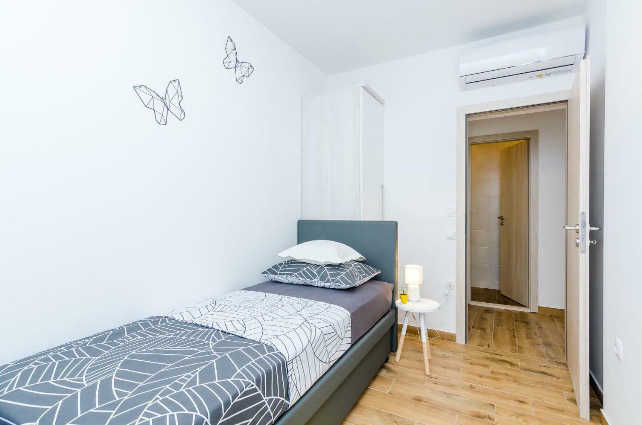 Apartment Moon River Mokosica Bagian luar foto